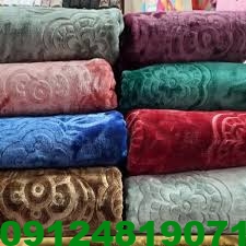 داشتن اتاق خواب سلطنتی با پتوی گل برجسته